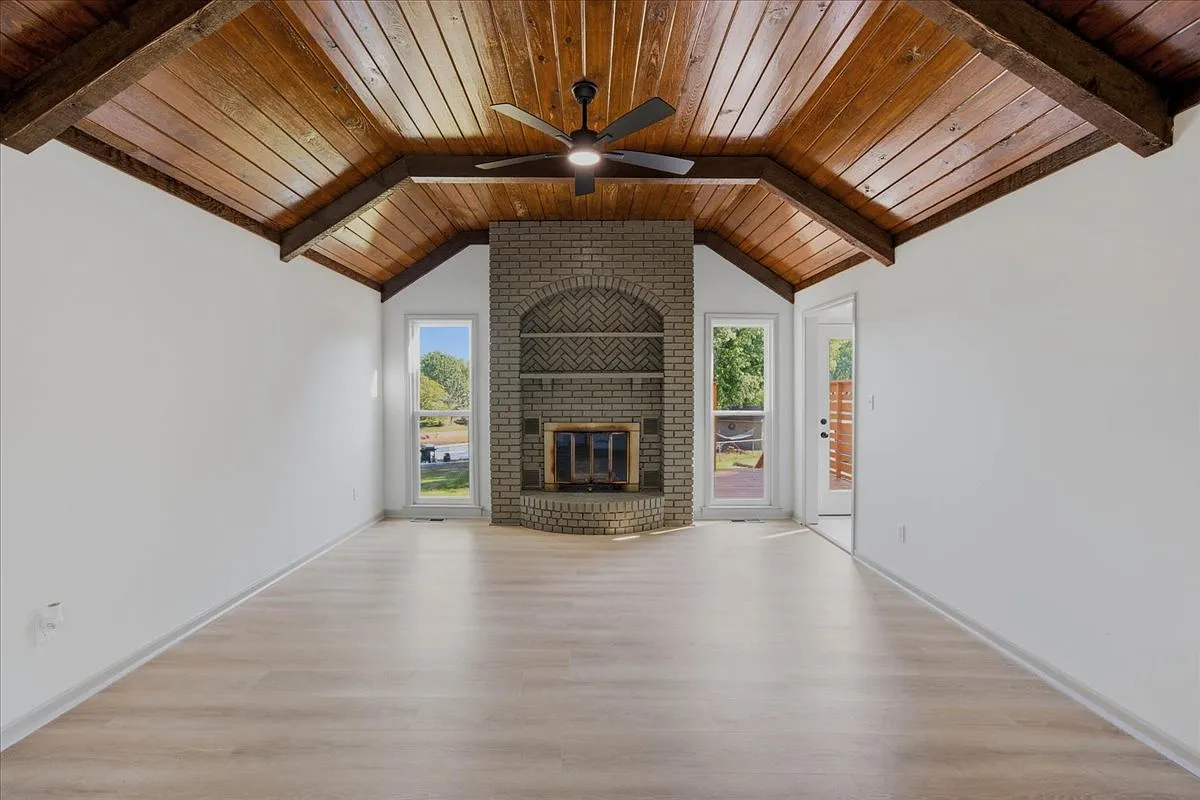3 bed, 2.5 bath, 1898 sqft, $2,699 — Photo 4
