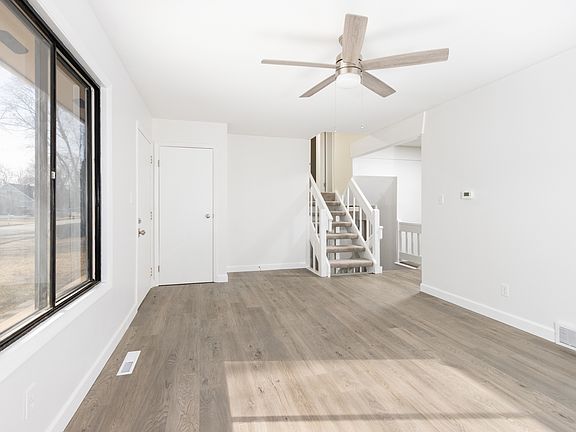 4th image of 766 Windsor Dr