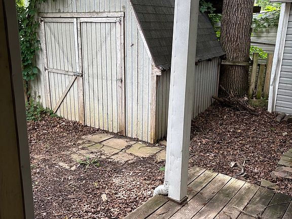 3rd image of 127 & 129 E Walnut St