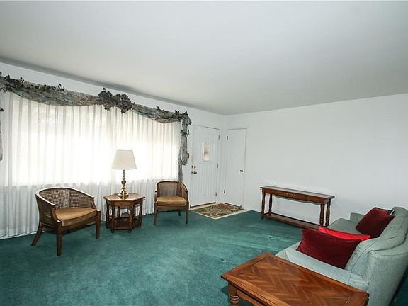 5th image of 316 Webb Dr