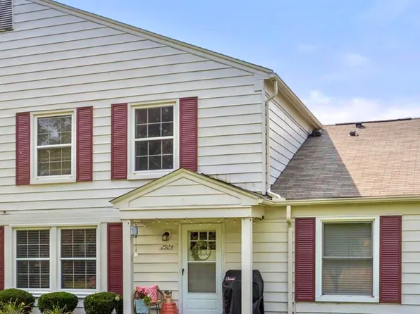 2924 Meadowbrook Ct, Lake Orion, MI 48360