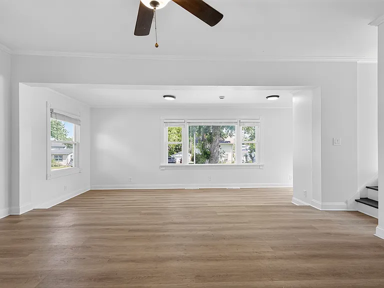 408 E Geneva St — Photo 18