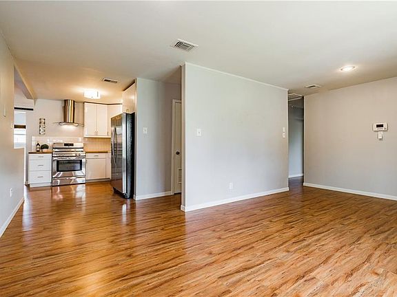 3rd image of 3101 Ray Wood Dr