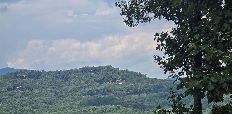 1st image of 7 Scouts Overlook Ln