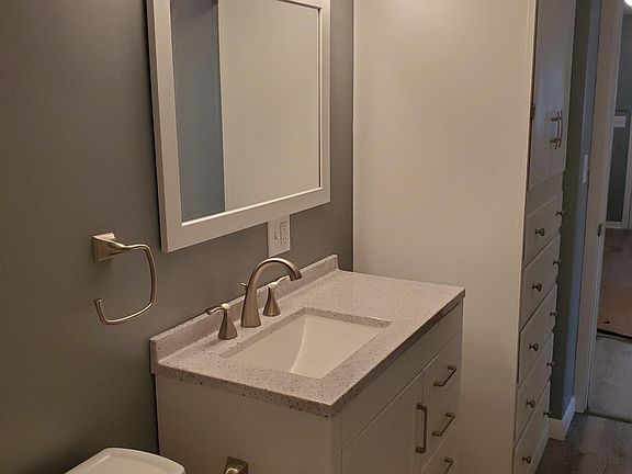 4th image of 1900 Deerwood Cir SE #B