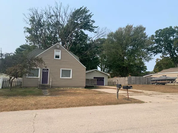 717 N Delia St, Ludington, MI 49431