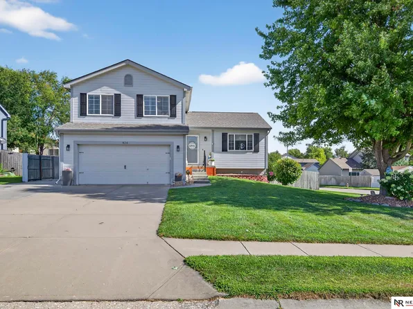 824 Clearwater Dr, Papillion, NE 68046