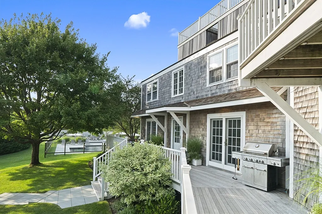 8 bed, 7.5 bath, 5736 sqft, $35,000 — Photo 2