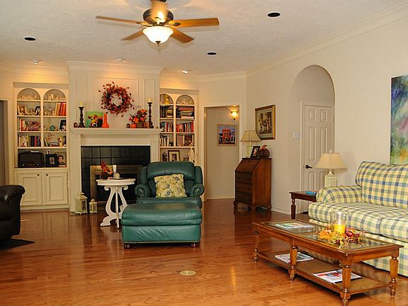 4th image of 8306 Hanley St
