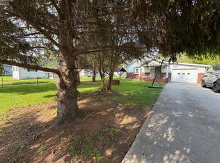 808 Bataan Ln, Pt Clinton, OH 43452