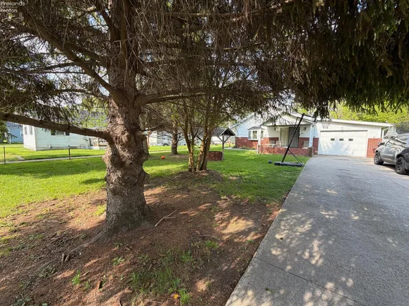 808 Bataan Ln, Pt Clinton, OH 43452