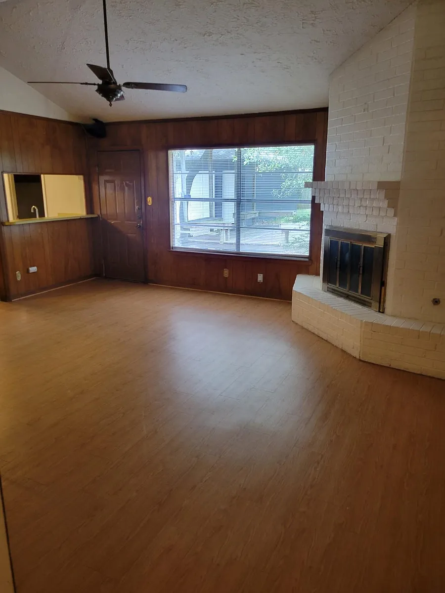 Building Photo - 1802 Leona Dr