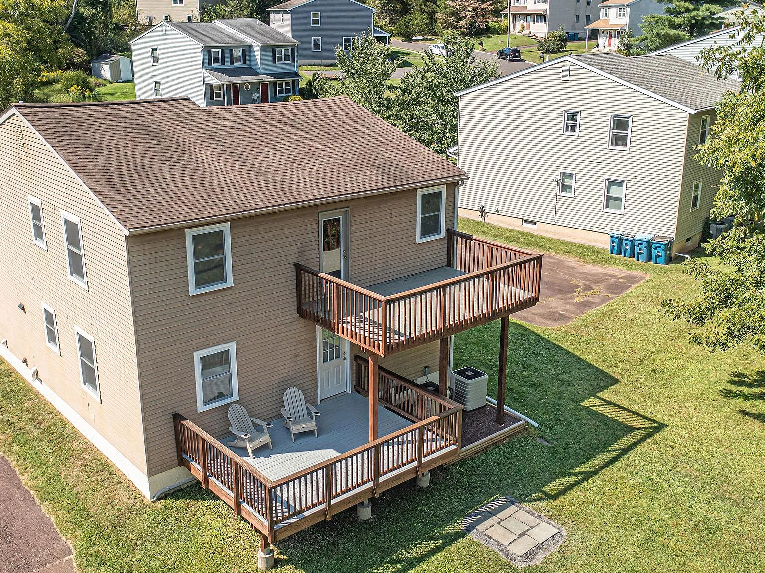 2 bed, 1.0 bath, 1050 sqft, $1,700 — Photo 2