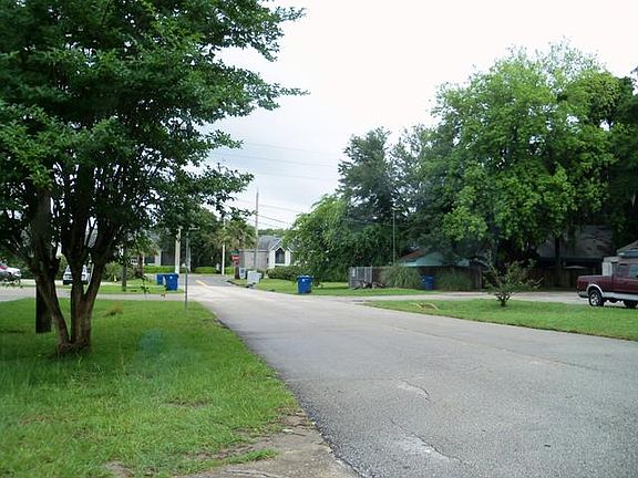 3rd image of 2870 Wonderwood Ln