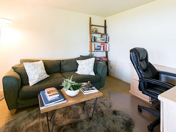 5th image of 212 Bay Vista Cir