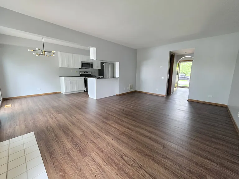 327 Shadybrook Ln #327 — Photo 7