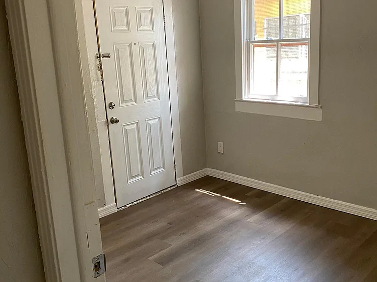 820 NW 1st Pl — Photo 10