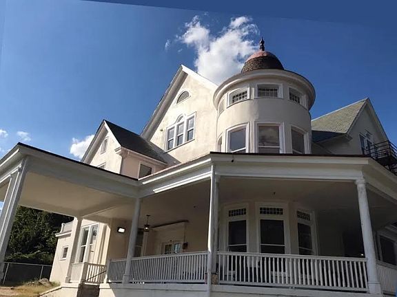 2nd image of 2112 Monteiro Ave #303
