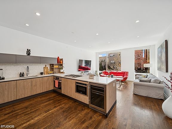 3rd image of 1512 W Huron St #1