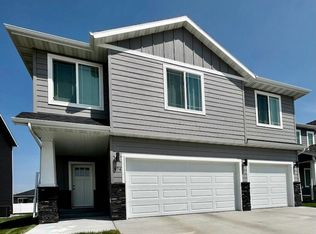 474 Plymouth Ln, Grand Forks, ND 58201