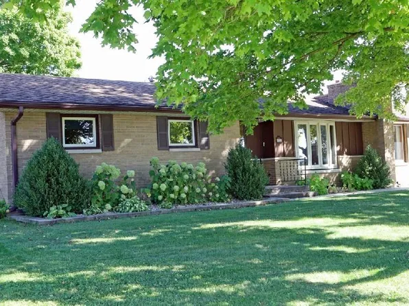 104 S Grandview Ln, Tremont, IL 61568