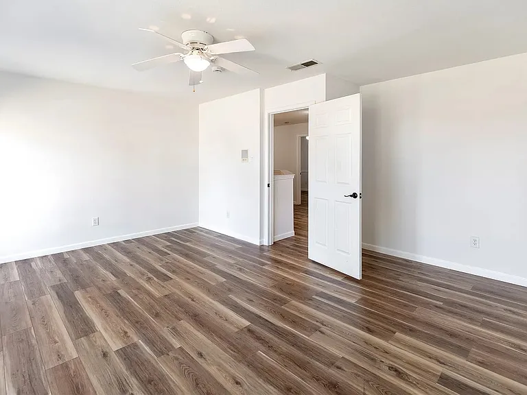 813 Silverbrook Dr — Photo 11