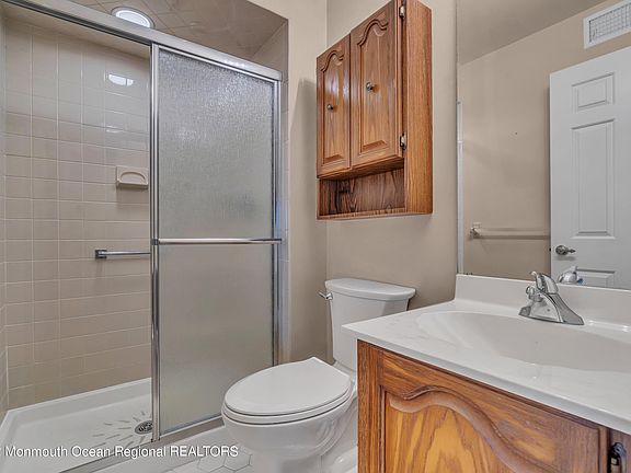 5th image of 111 Mansfield Dr