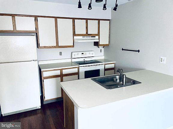 4th image of 416 Durham Ct #416