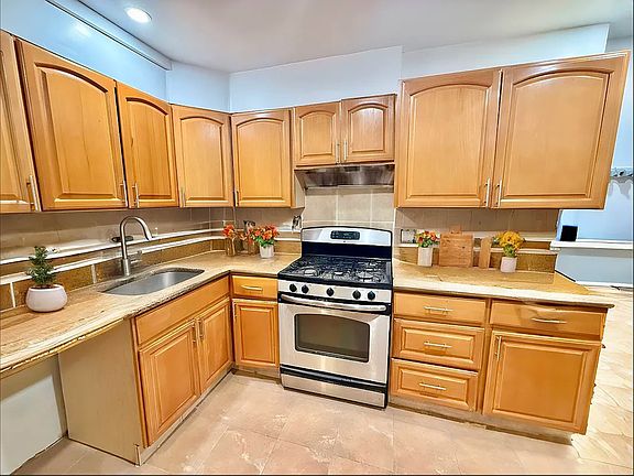 2nd image of 2045 28th St #1