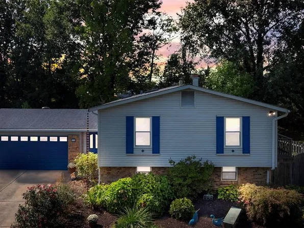 13 W Douglas Dr, Saint Peters, MO 63376