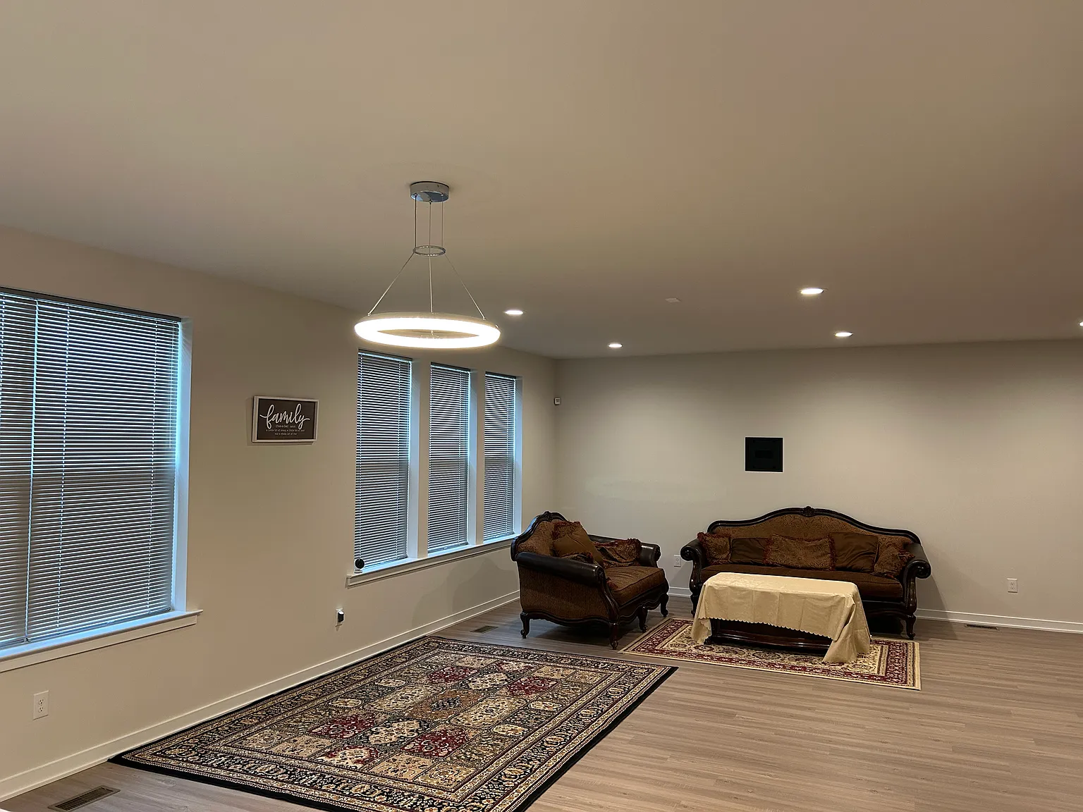 5 bed, 3010 sqft, $3,650 — Photo 4