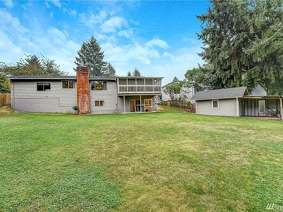 2nd image of 910 Hillcrest Dr