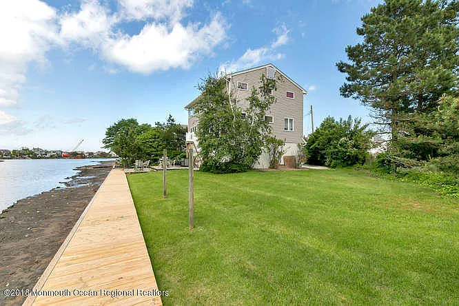 127 Trenton Ave — Photo 29