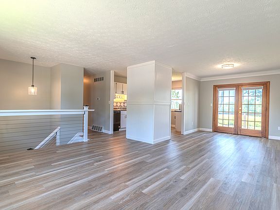 3rd image of 1047 Alpine Ct