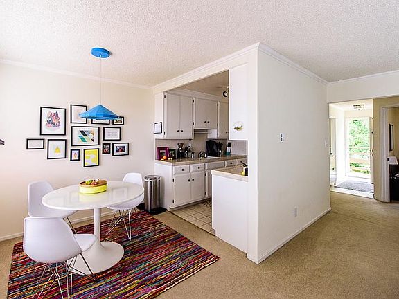 4th image of 145 Carmel St APT 8