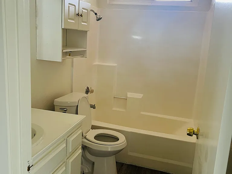 744 W Montrose St — Photo 13