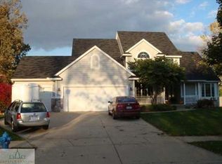 1201 Glastonbury Dr, Saint Johns, MI 48879
