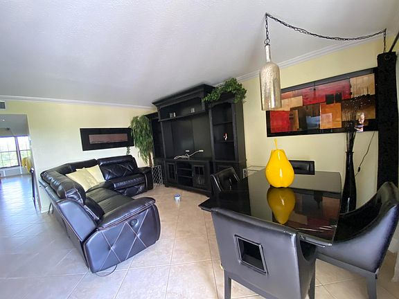4th image of 402 Southampton A