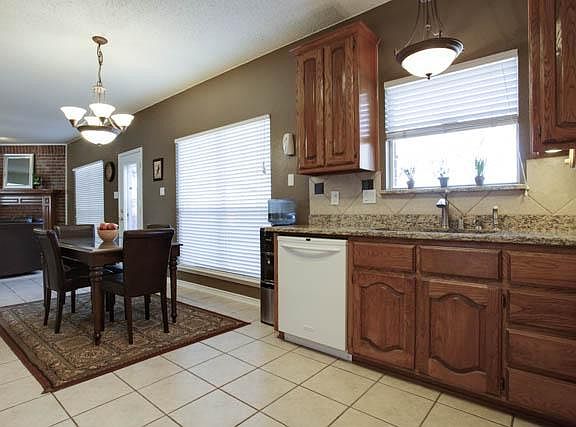5th image of 209 Thomas Dr