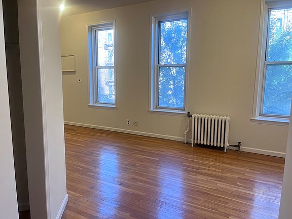 5th image of 101 W 86th St APT 2D