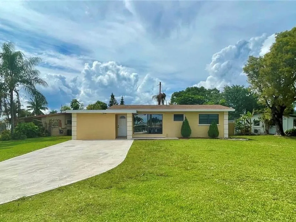 6101 NW 18th St