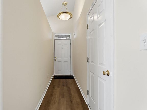 4th image of 3005 Roundway Down Ln