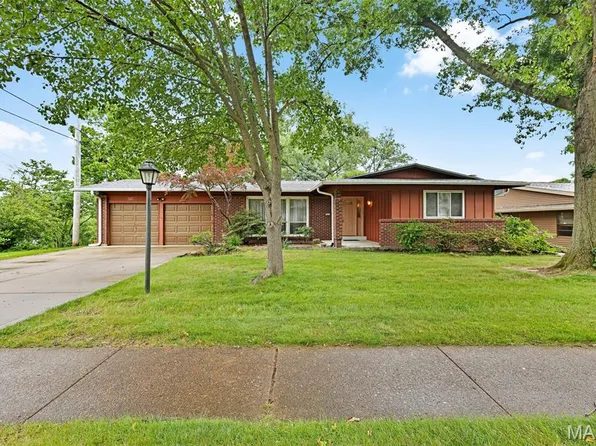 1516 Gold Leaf Dr, Saint Louis, MO 63146