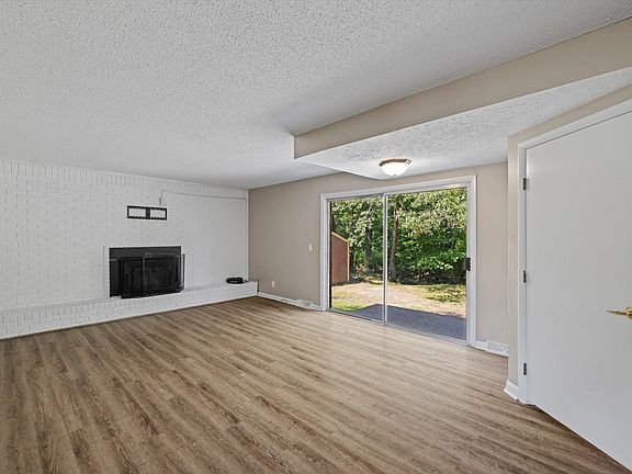 5th image of 664 Country Club Ln
