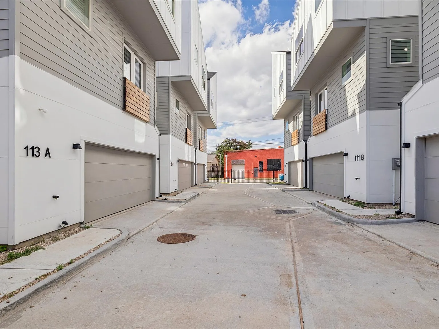 3 bed, 3.5 bath, 1797 sqft, $2,550 — Photo 2