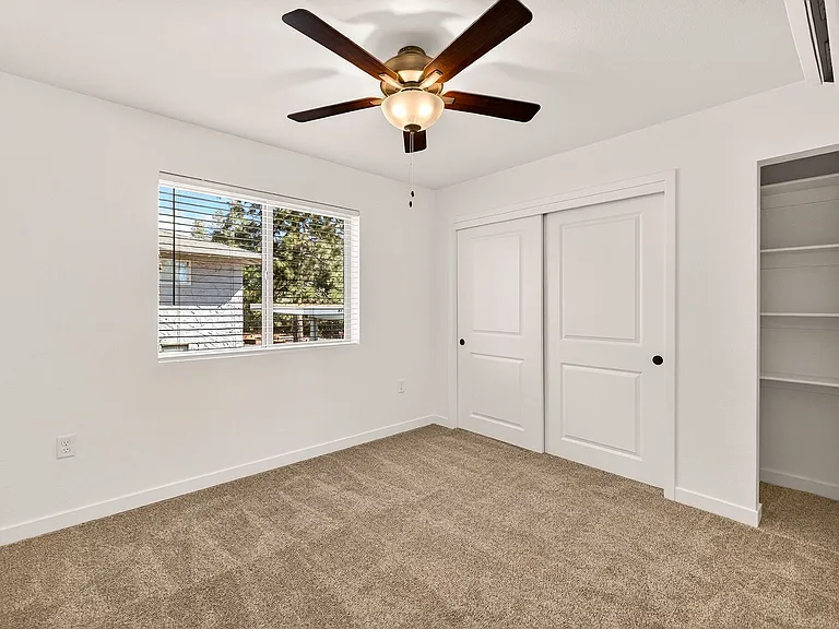 Villa Monterey Apartments — Photo 55