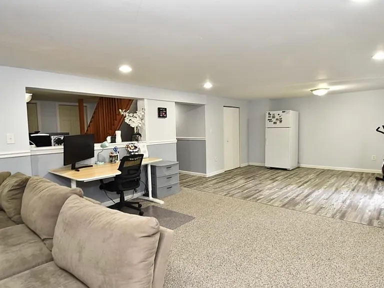 4230 Whitney Ave — Photo 9