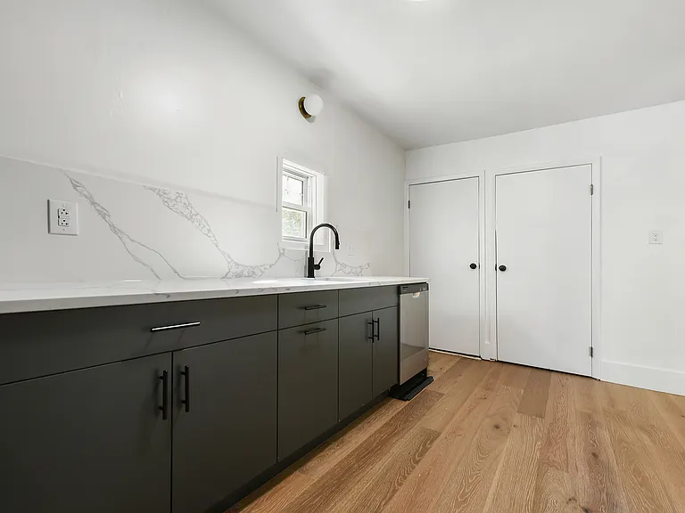 3317 Hill St — Photo 17