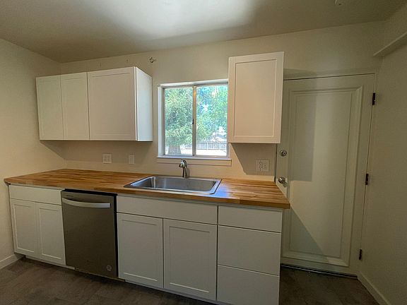 4th image of 705 W Roseburg Ave