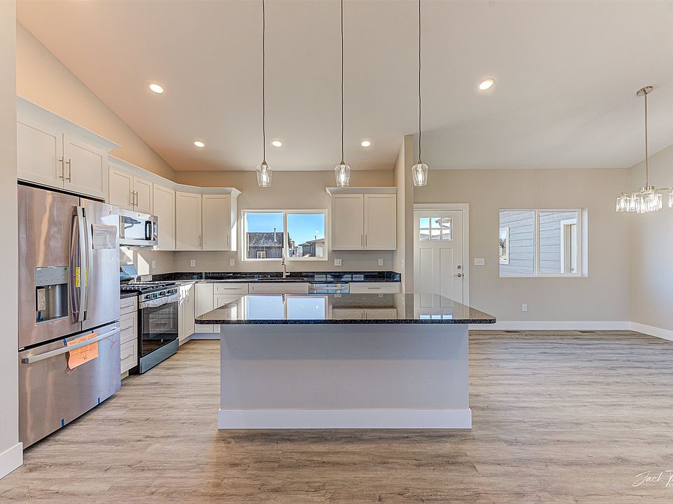 1st image of 3883 Lovegrass Ln